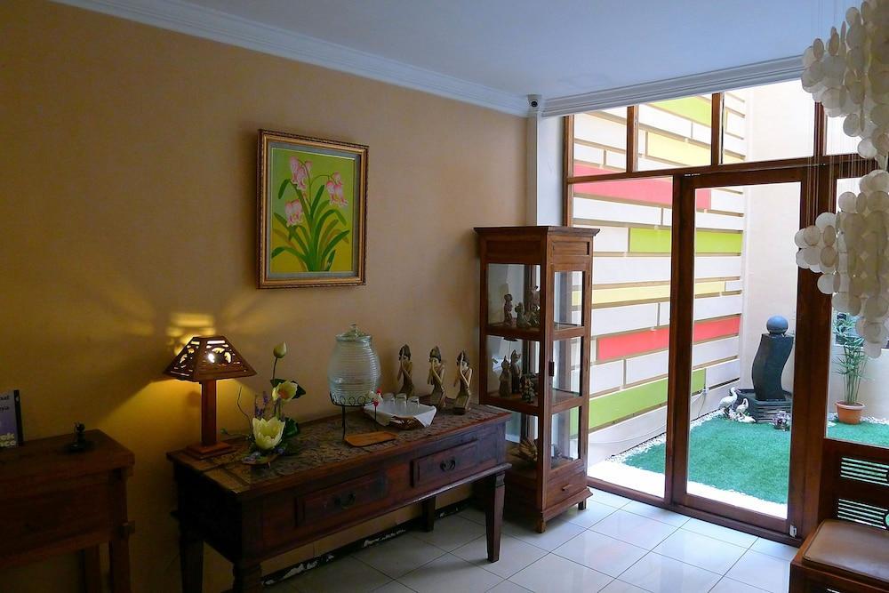 Wisma tamu Jawa 2*