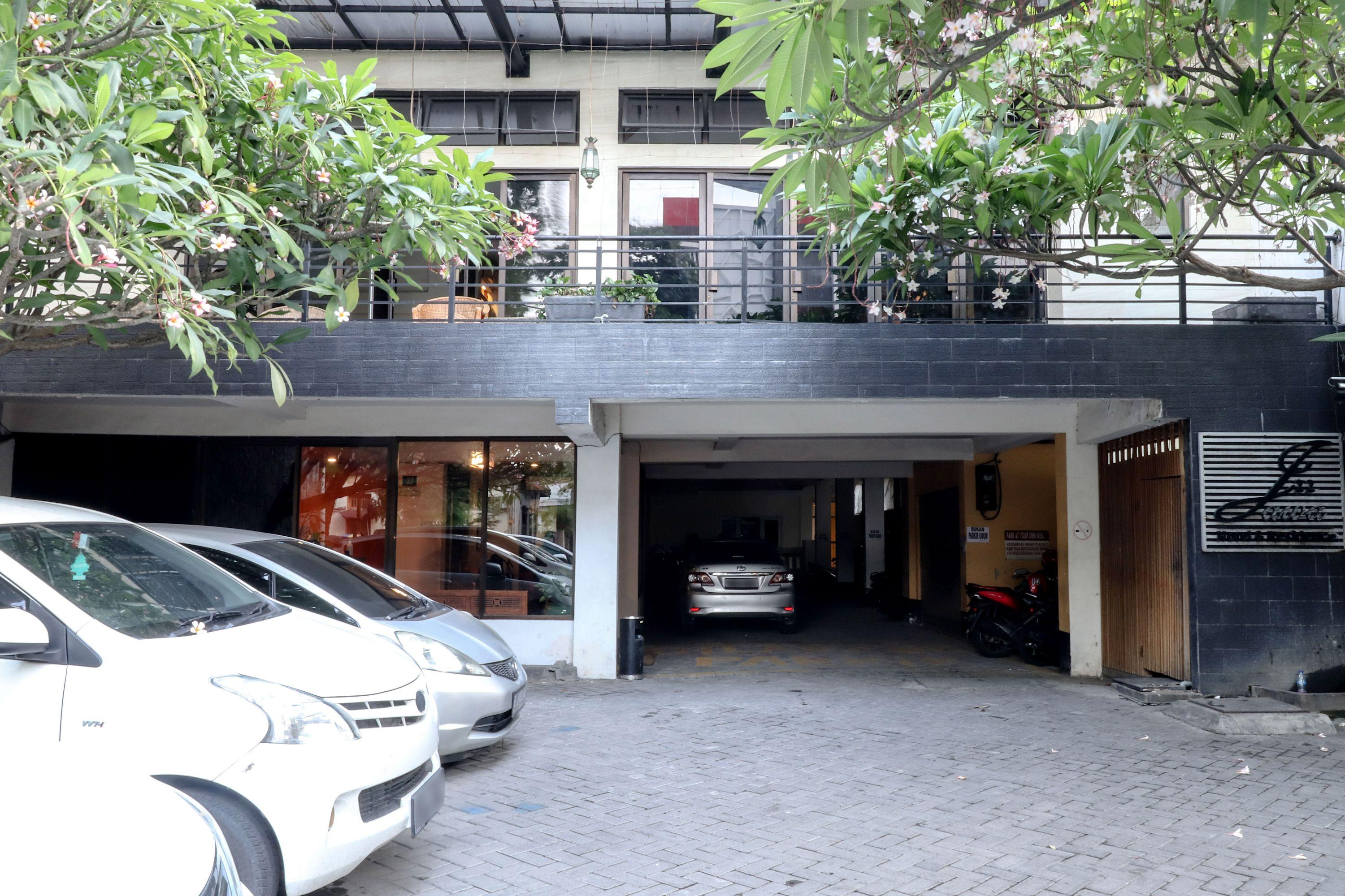 Wisma tamu Jawa 2*